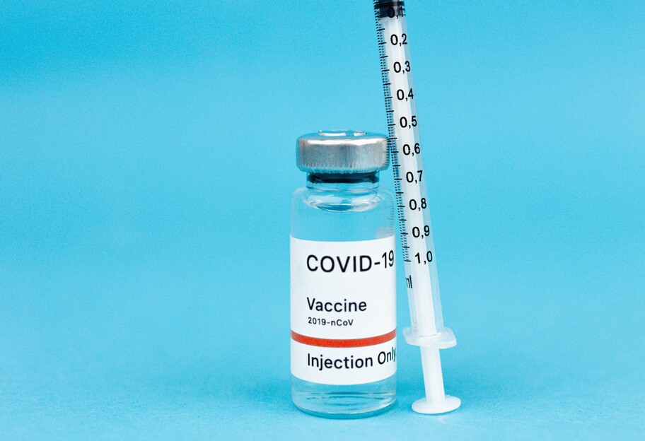 Вакцина от коронавируса - медик рассказал о самочувствии после CoviShield - видео - фото 1