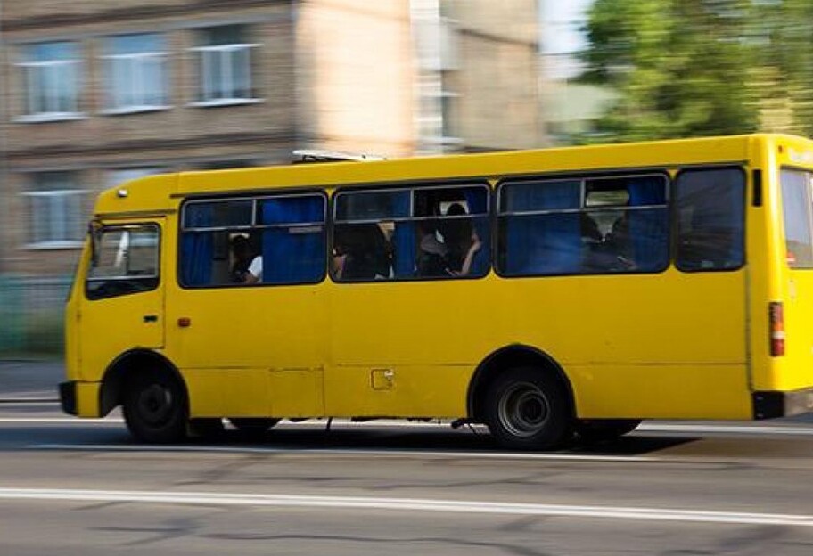 У маршрутки в Киеве отпало колесо, фото - фото 1