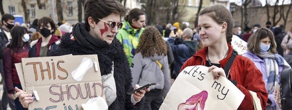 Напряженно, но без столкновений: в Киеве завершился марш за права женщин (фото, видео) 