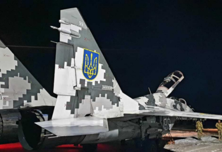 Авария с самолетом под Киевом: в Сети показали фото ДТП