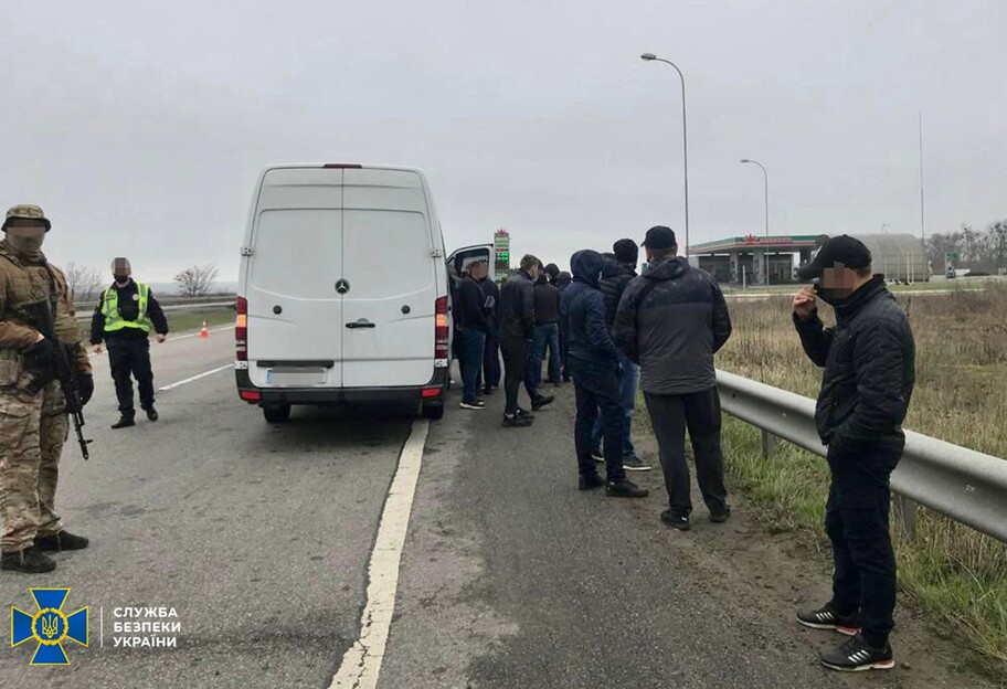 Автобусы с титушками остановили под Харьковом - задержаны Патриоты за жизнь - фото - фото 1