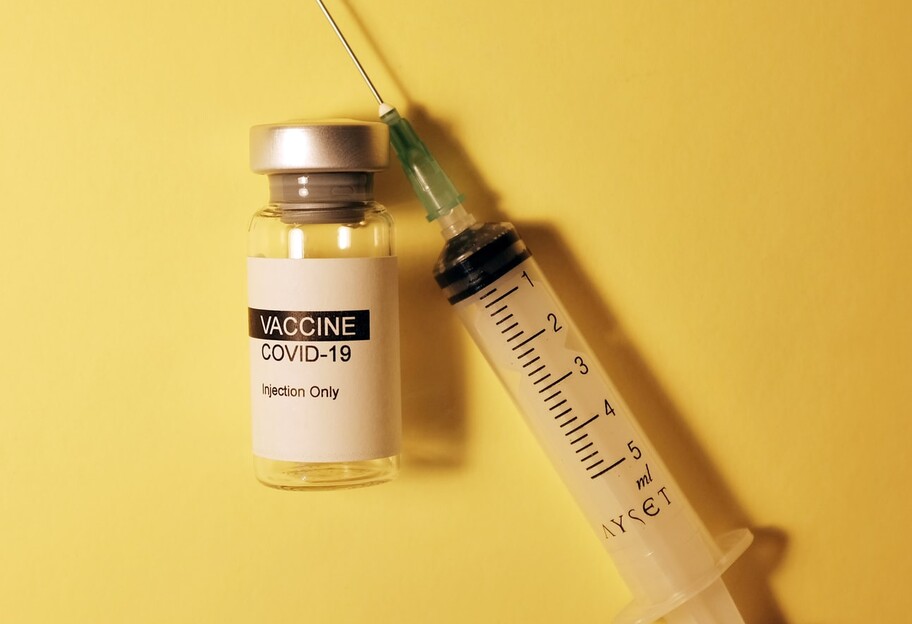 Почему грудь растет после вакцины Pfizer - ответ врачей - фото 1