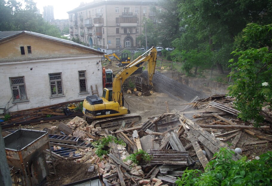 В Киеве снесли историческую усадьбу Барбана - видео - фото 1
