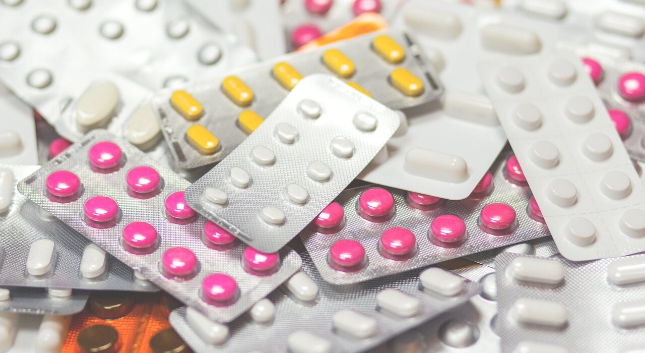 Доказательств нет: ученые требуют остановить лечение COVID-19 неспециальными препаратами