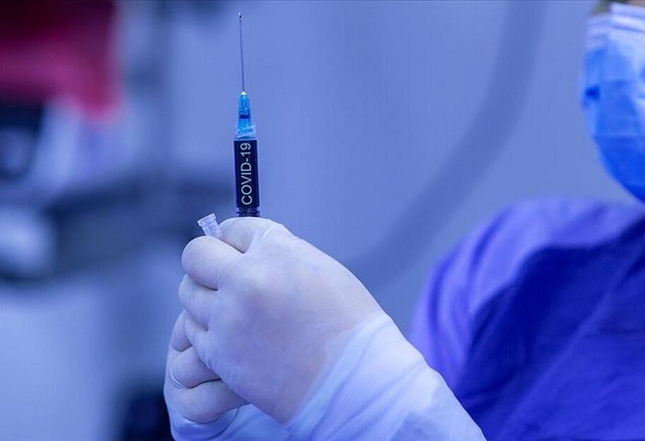 Вакцинация в Украине - третья доза не продлит сертификат  - фото 1