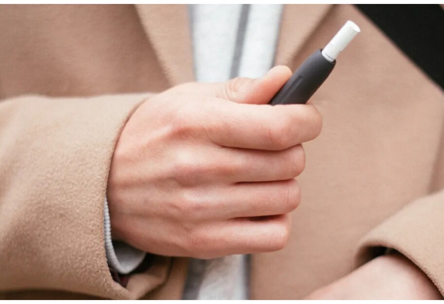 Электронные сигареты теперь нельзя курить в кафе - Рада приняла закон - фото 1