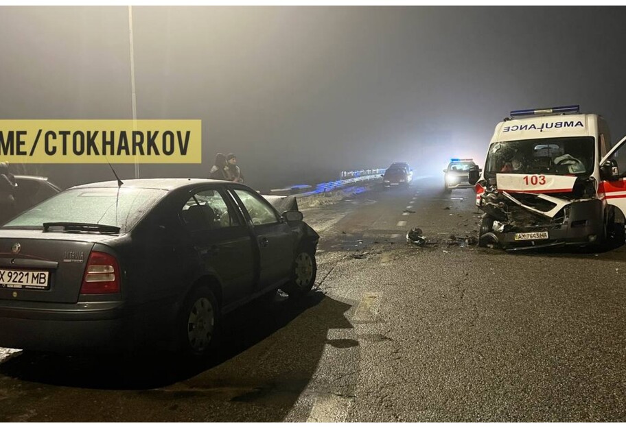 ДТП в Харьковской области - легковушка столкнулась со скорой - фото - фото 1