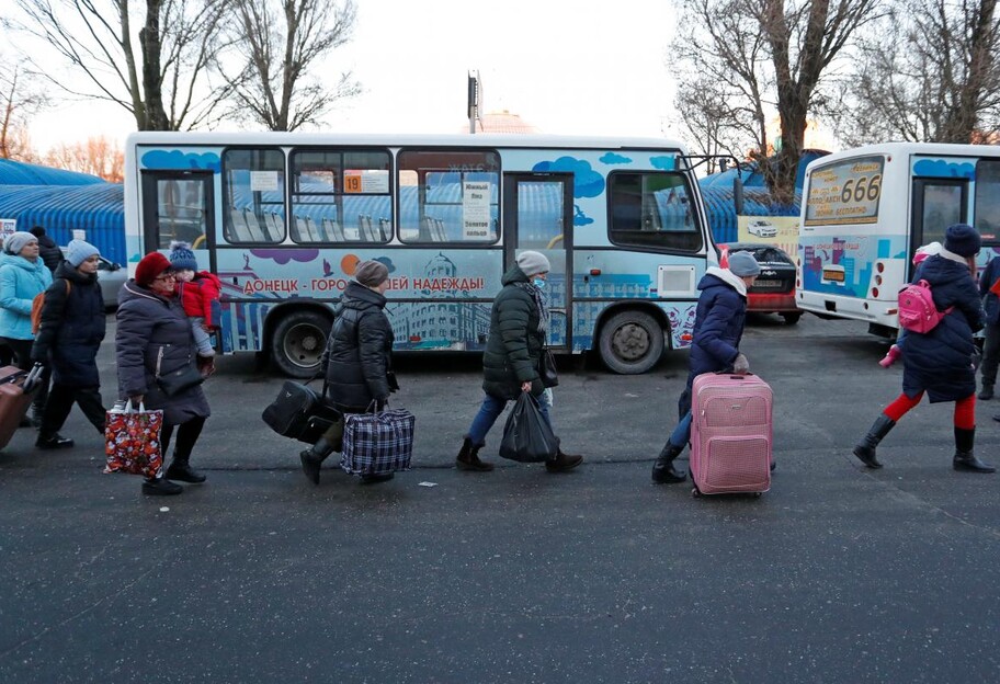 Война на Донбассе - из-за эвакуации жителей в Ростове ввели режим ЧС - фото 1