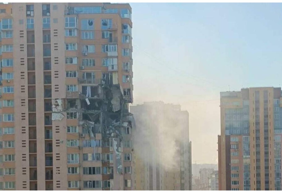 В Киеве на улице Лобановского, 6а российская ракета попала в многоэтажку - фото, видео - фото 1