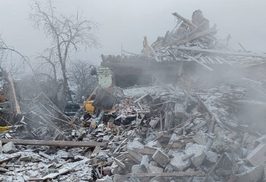 Авиаудар по Житомиру 1 марта - разрушены 10 частных домов, перинатальный центр - фото  - фото 1