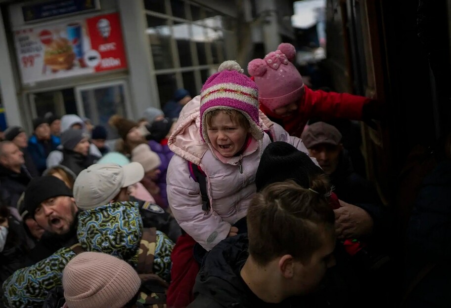 Эвакуация из Украины - россияне незаконно вывозят детей и женщин в Россию  - фото 1