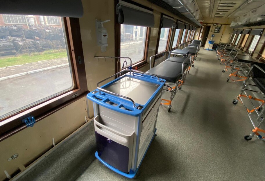 В Украине начала курсировать медицинский поезд - фото, как выглядят вагоны - фото 1