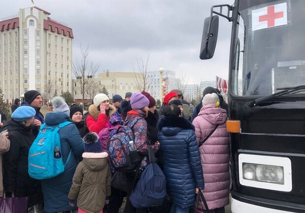 Эвакуация из Азовстали и Мариуполя - вывезли еще 500 гражданских - фото 1