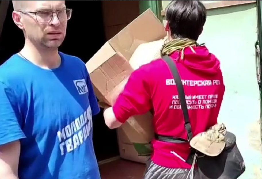 Оккупанты привезли в Мариуполь 5000 российских учебников - Андрющенко - видео - фото 1