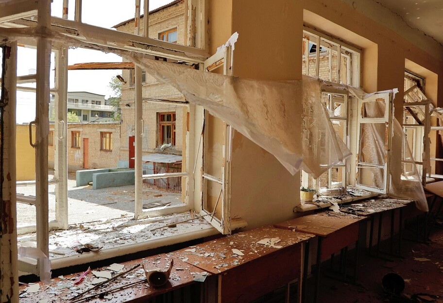 Школы, разрушенные ракетными ударами - в сети показали фото - фото 1