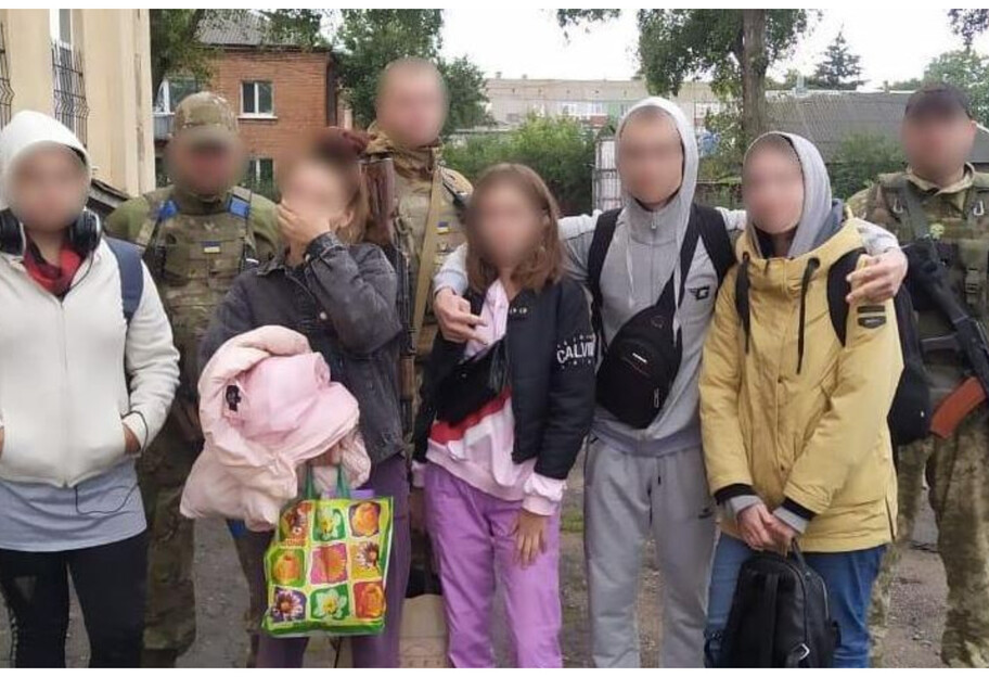 В Купянске оккупанты держали подростков в подвале – на фильтрации - фото 1