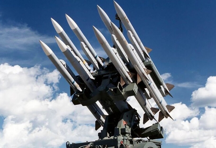 ПВО для Украины - Зеленский назвал страны, с которыми идут переговоры  - фото 1