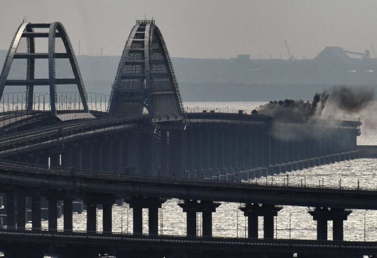 Взрыв на Крымском мосту - россияне испытывают проблемы в логистике - фото 1
