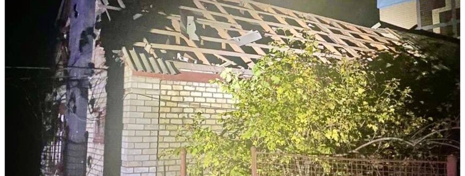 За ніч окупанти вісім разів обстріляли Нікопольський район: оприлюднені фото руйнувань (фото)
