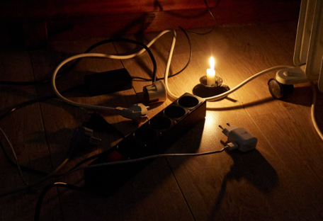 Из-за массированного обстрела жители четырех областей Украины остались без света