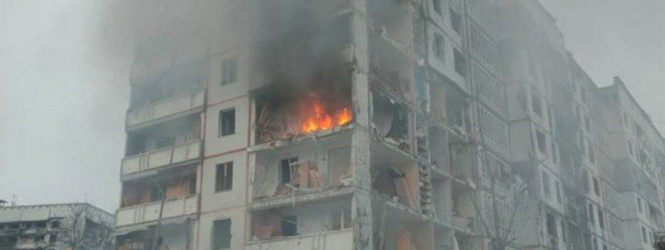 россия прицельно ударила в многоэтажку в Харькове: десятки пострадавших, среди них дети (фото)