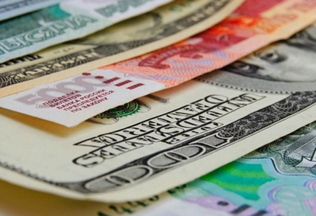 Доллар дешевеет третий день подряд: курс валют на 25 апреля