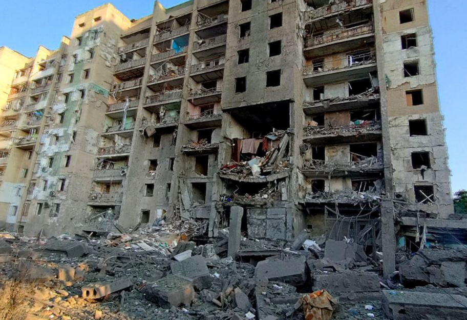 рф зруйнувала і пошкодила в Україні понад 250 тисяч будинків - Шмигаль - фото 1