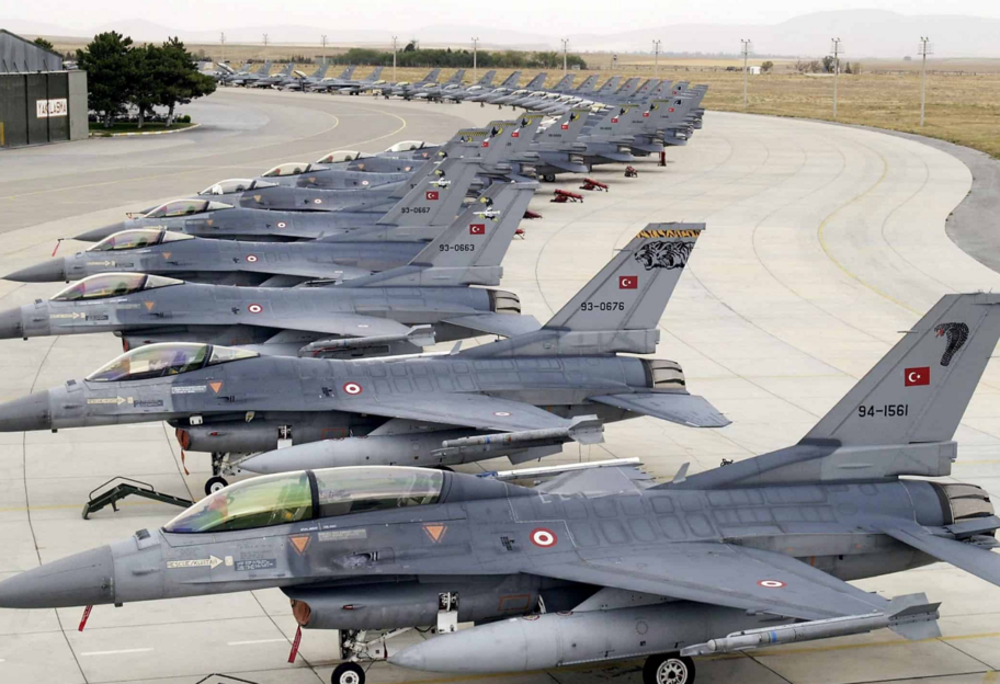 Самолеты F-16 начнут прибывать в Украину уже в 2024 году – заявил Ллойд Остин - фото 1