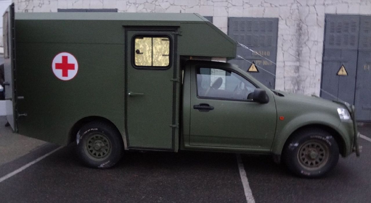 Компания Порошенко поставила армии санитарные автомобили