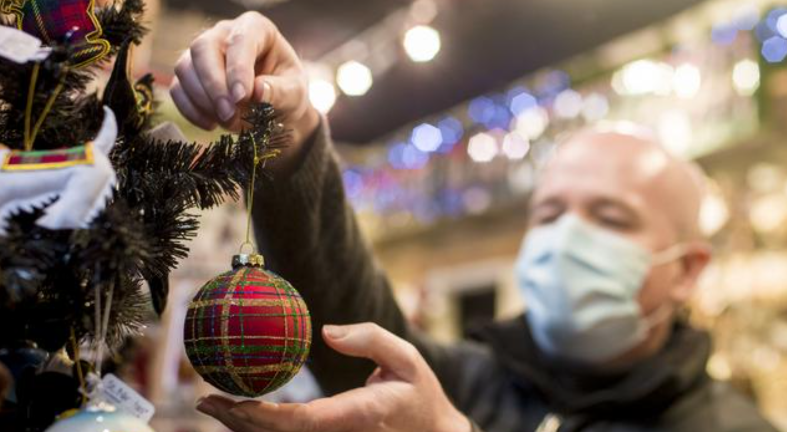 Пандемия и праздники - как не подхватить коронавирус в Новый год и Рождество - фото 1