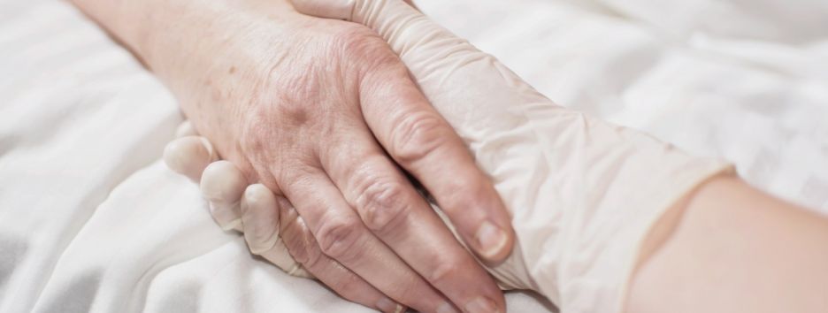 Эвтаназия: где и как человеку легально помогут умереть