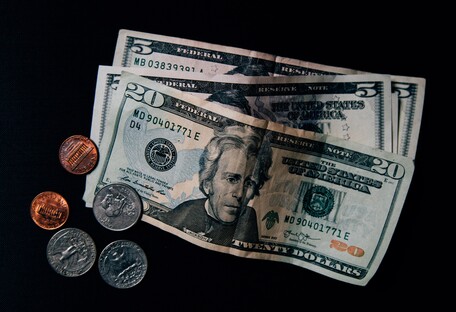 Нацбанк укрепил курс гривни к доллару