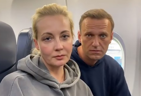 «Нещасливе» повернення в РФ: подробиці затримання Навального і міжнародна реакція - відео