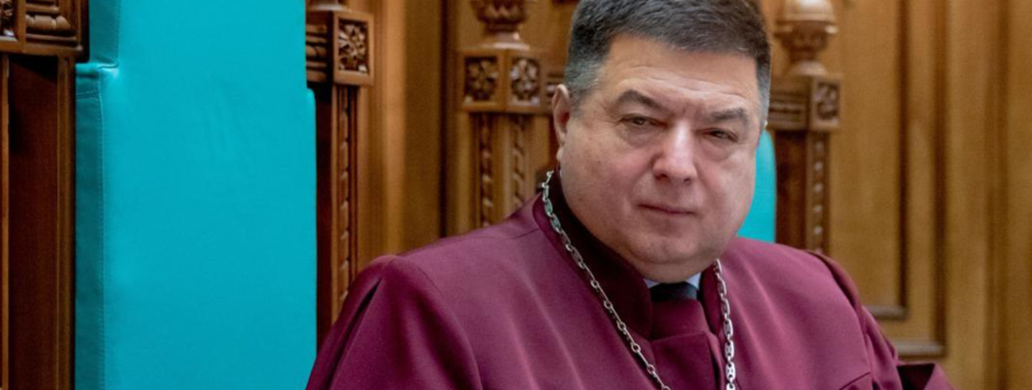 «Ти не пройдеш»: главу КСУ не пустили на роботу і оголосили підозру