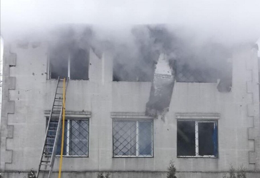 Пожежа в Харкові - горить будинок престарілих, багато жертв - всі подробиці - фото, відео - фото 1