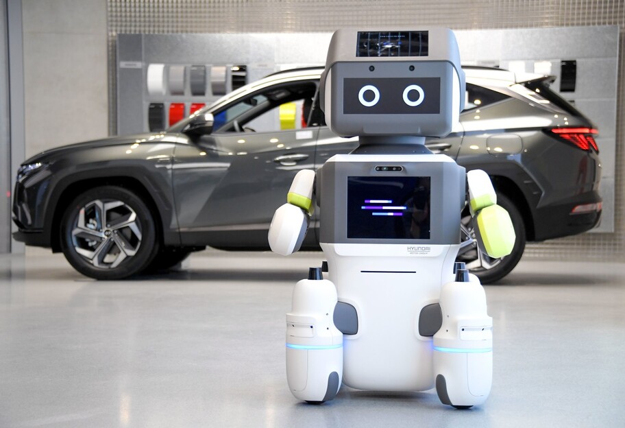 Новинка от Hyundai - робот-хостес, который умеет говорить с клиентами, распознавая их лица - фото - фото 1