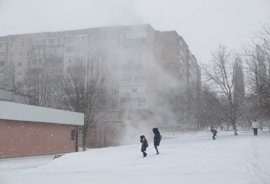 Прогноз погоды - Украину накроет снежный циклон, Польша уже страдает от ураганов - фото 1