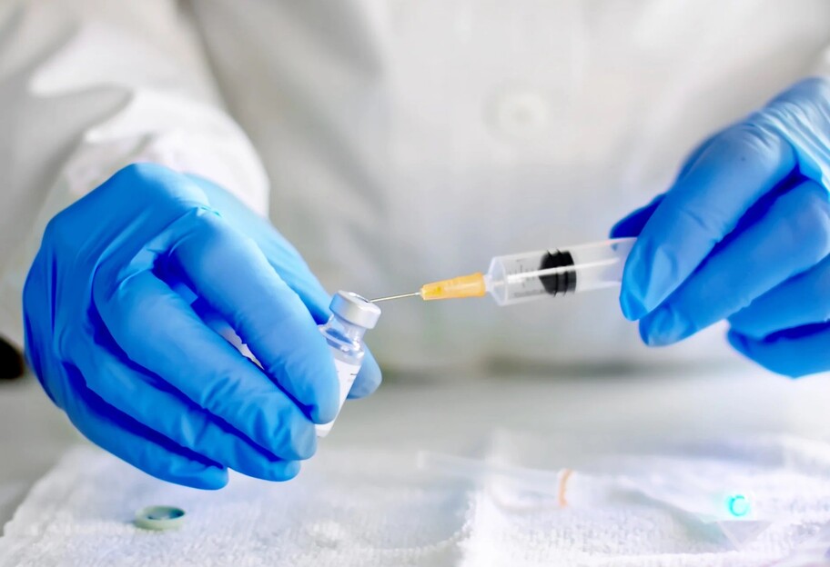 Вакцина от коронавируса - украинцев внесут  в базу Минздрава - фото 1