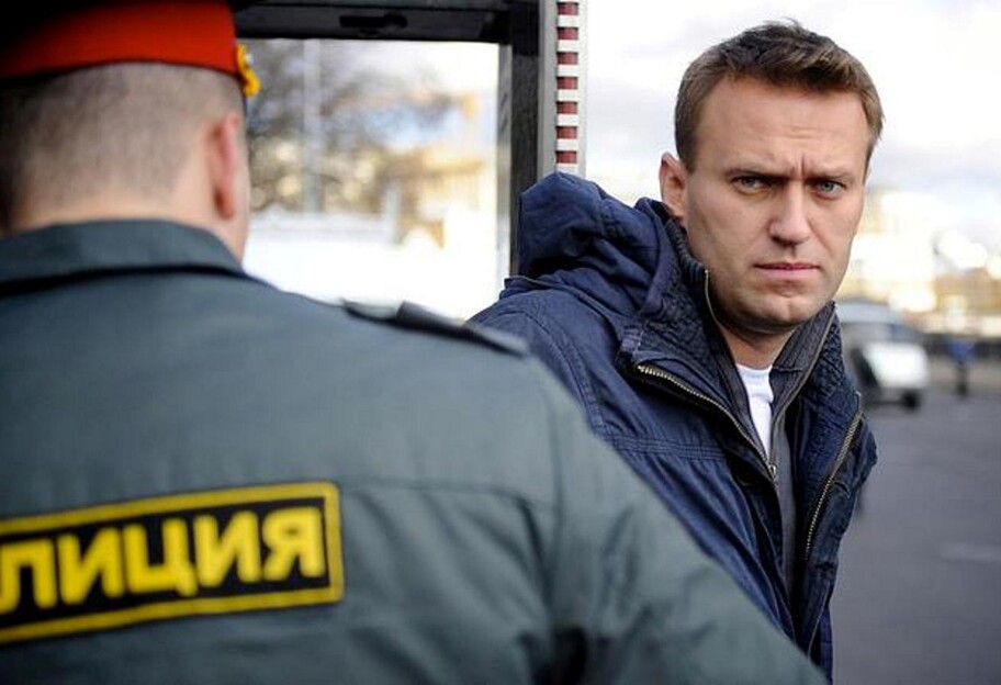 Навальный суд - оппозиционер получил 3,5 года колонии - фото 1