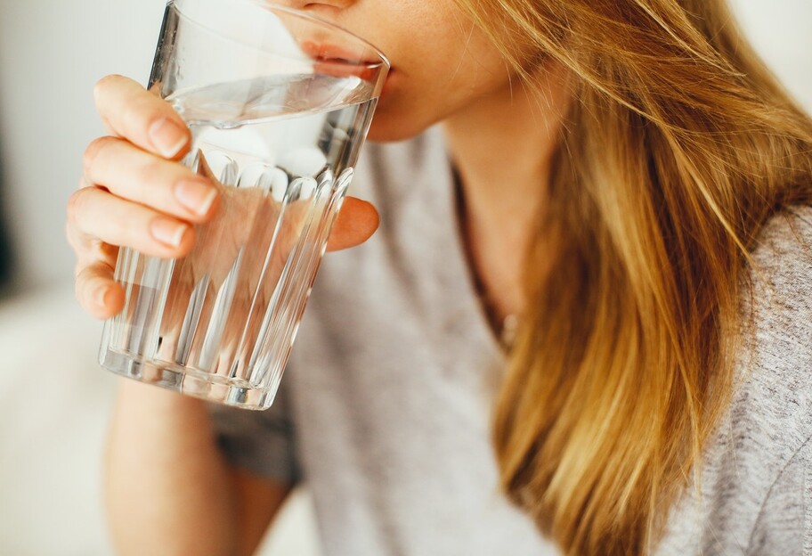 Скільки води потрібно пити щодня, рекомендації - фото 1