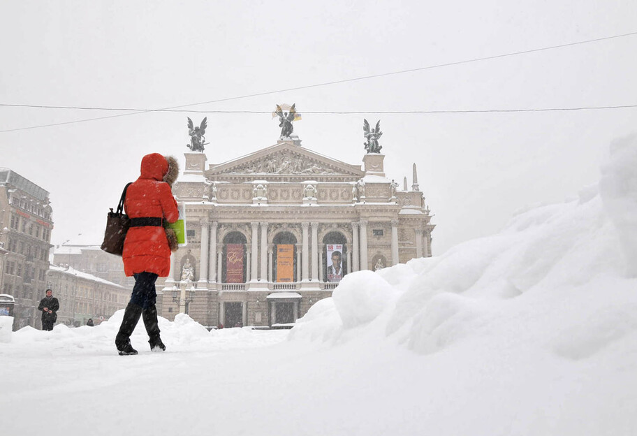 Погода в Україні погіршується, Львів паралізований через сніг - відео - фото 1