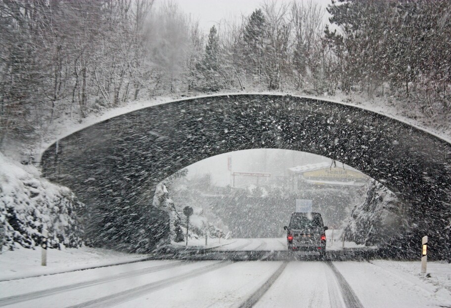 Снегопад в Украине - какая ситуация на дорогах 12 февраля - фото 1