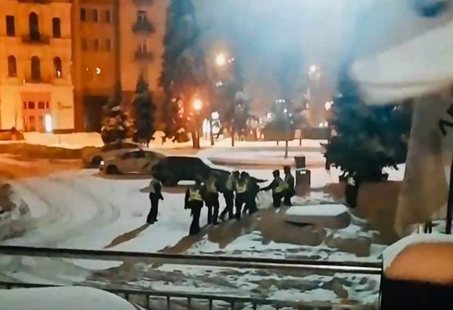 Драка нацгвардейцев - ФОПы опубликовали кадры потасовки в центре Киева - видео - фото 1