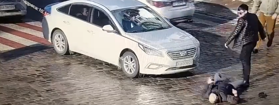 В Киеве водитель забил пешехода до смерти (видео)