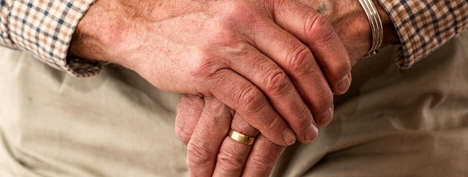 Самым старым пенсионерам в Украине отложили компенсации