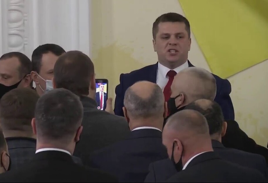 В Харькове депутат горсовета назвал Революцию Достоинства государственным переворотом - видео - фото 1