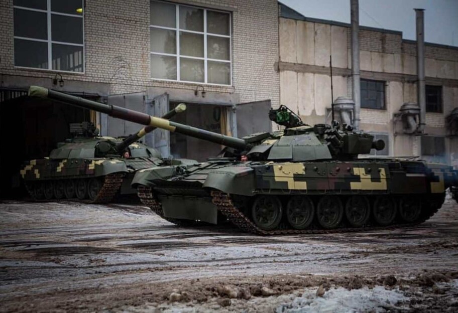 ВСУ передали первые пять модернизированных танков Т-72 - фото, видео - фото 1