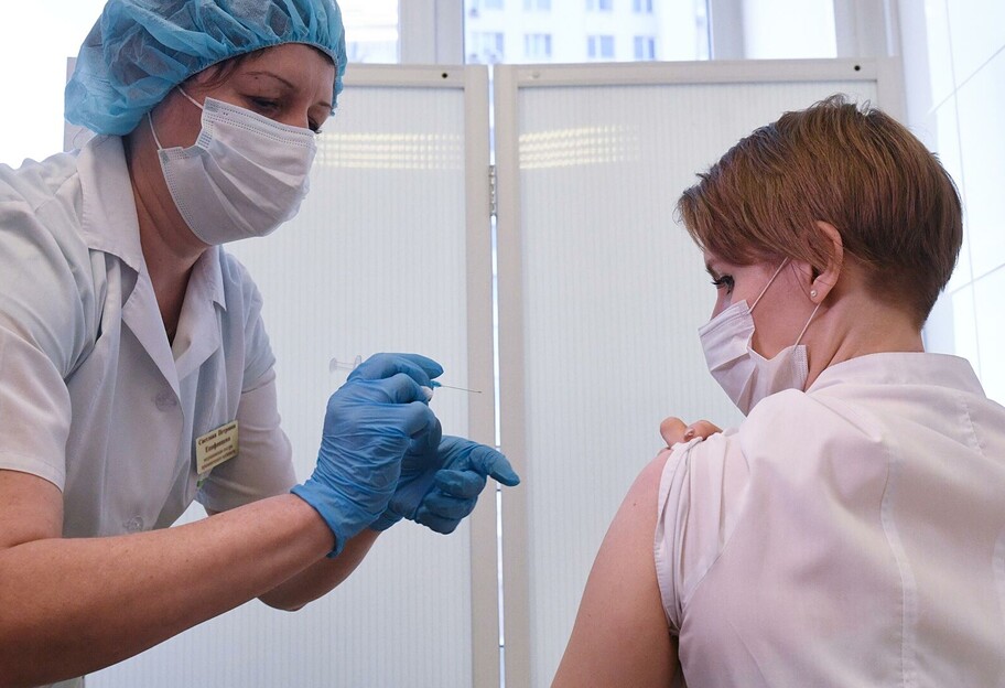 Вакцина CoviShield в Украине не популярна - врачи отказываются от АстраЗенека - видео - фото 1