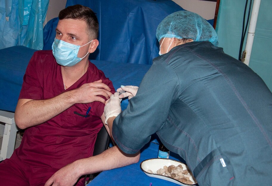 Вакцина Covishield - в Украине зафиксировали первые побочные эффекты - фото 1