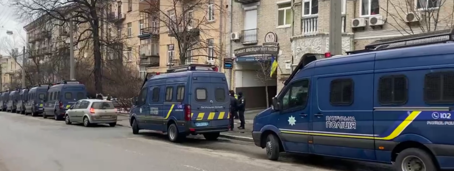 Акция в поддержку Стерненко в Киеве: полиция готовит автозаки (видео)